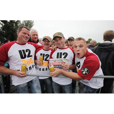 U2 in Wien: Fans stürmen das Ernst-Happel-Stadion