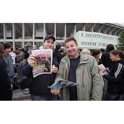 U2 in Wien: Fans stürmen das Ernst-Happel-Stadion