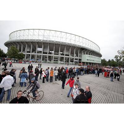 U2 in Wien: Fans stürmen das Ernst-Happel-Stadion