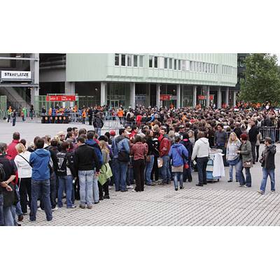 U2 in Wien: Fans stürmen das Ernst-Happel-Stadion