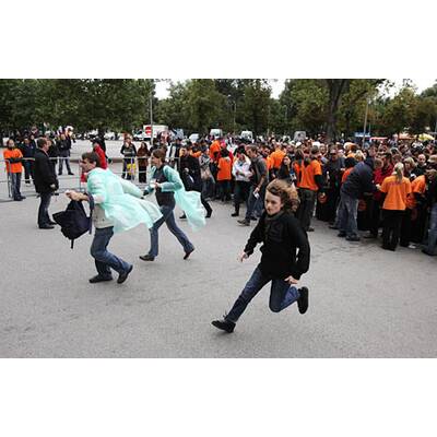 U2 in Wien: Fans stürmen das Ernst-Happel-Stadion