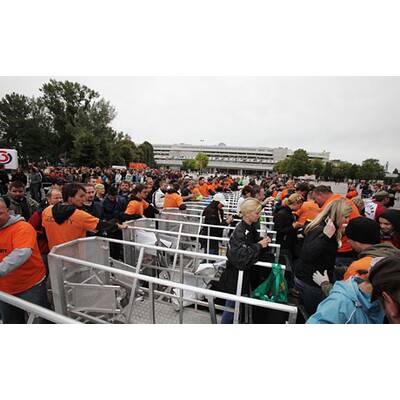 U2 in Wien: Fans stürmen das Ernst-Happel-Stadion