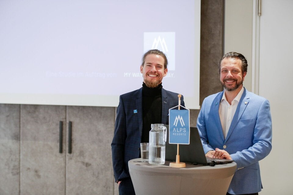 Thomas Payr, CMO von Alps Resorts (links), und Stefan Bracher, Director of Marketing & Corporate Strategy bei Alps Resorts präsentierten die Ergebnisse der Branchenstudie.