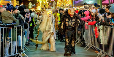 200 "Kramperln" ziehen &uuml;ber den Riesenradplatz