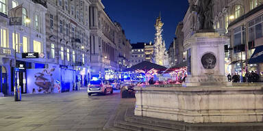 Lieferwagen rast in Wiener Pestsäule
