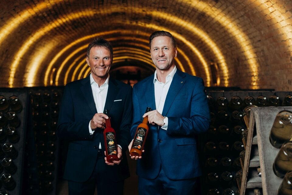 Peter Tremel, Markengründer von treml Punsch mit Schlumberger CEO Florian Czink