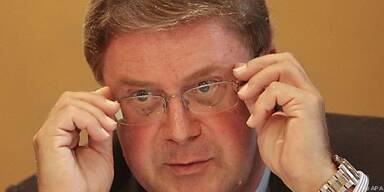 Petrikovics belastet Konsortiumsmitglieder