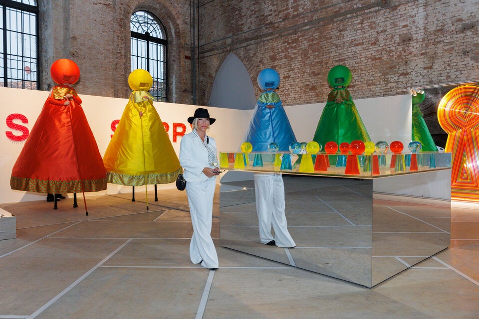 Ihre „Alea iacta est“-Installation mit überdimensionalen „Mensch, ärgere dich nicht“-Figuren sorgte bei der Biennale für Furore.
