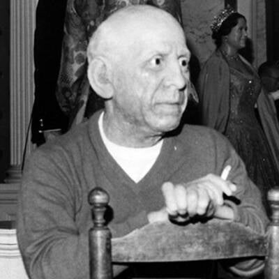 Rihanna - Queen of Downloads