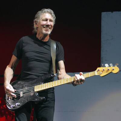 Rihanna - Queen of Downloads