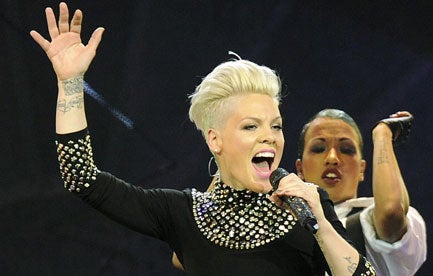 P!ink brachte Stadthalle zum Rocken