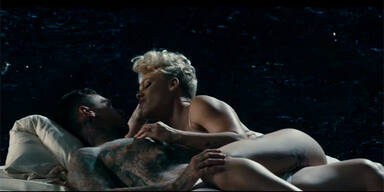 Pink verführt ihren Mann in neuem Video