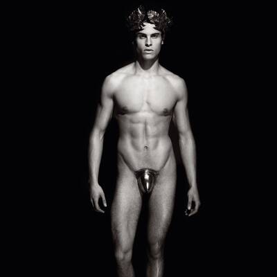 Karl Lagerfeld fotografierte den neuen Pirelli-Kalender