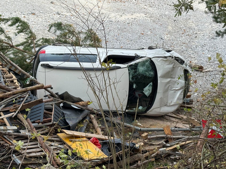 Auto flog in Bachbett Tirol