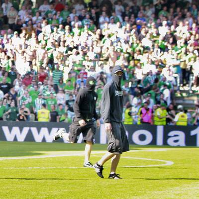 Platzsturm beim Wiener Derby