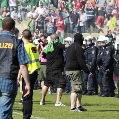 Platzsturm beim Wiener Derby