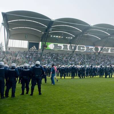 Platzsturm beim Wiener Derby
