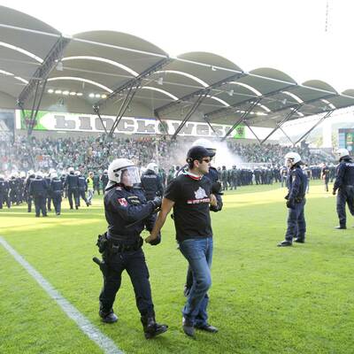 Platzsturm beim Wiener Derby