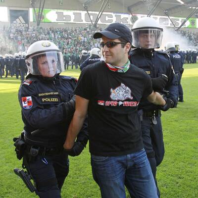 Platzsturm beim Wiener Derby