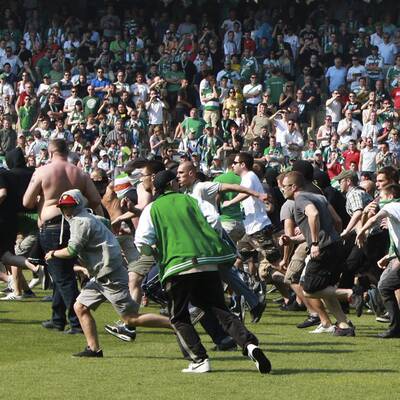 Platzsturm beim Wiener Derby