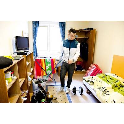 Lukas Plöchl zeigt uns seine Studentenbude