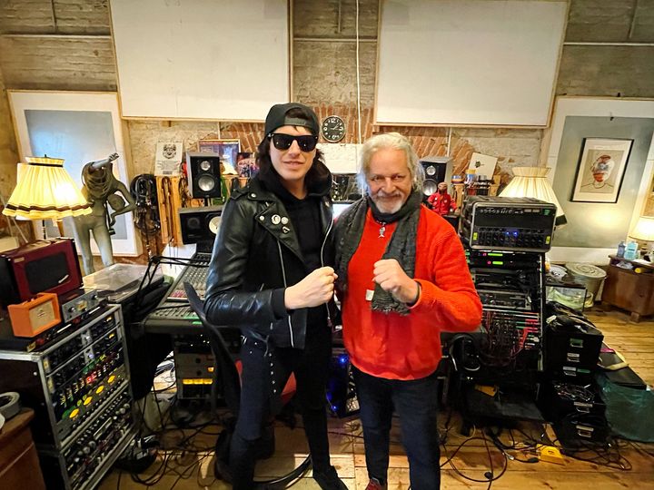 Turbobier rocken das Volkstheater