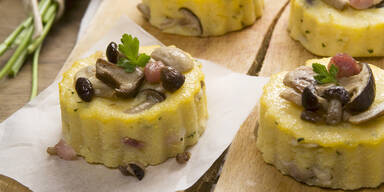 Polenta mit Raeucherspeck und Schwammerln
