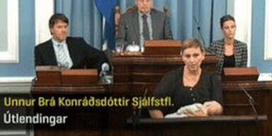 Brust-Eklat im Parlament: Politikerin stillte Baby