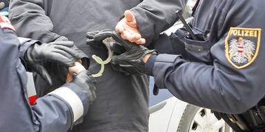 Vater bedroht Sohn (2) mit 30-cm-Klinge