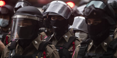 Ex-Polizist st&uuml;rmt Kindergarten: 36 Tote