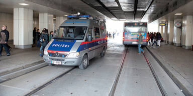 Schülerin (13) lief in Straßenbahn