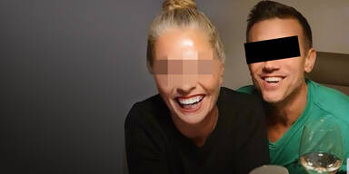 Freundin mit blo&szlig;en H&auml;nden erw&uuml;rgt