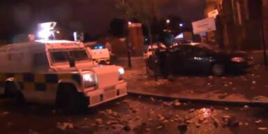 Blutige Stra&szlig;enk&auml;mpfen in Nordirland