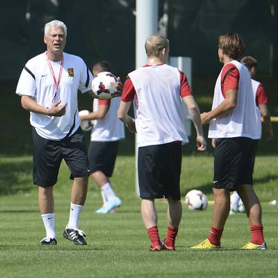 Hier leitet Polster sein 1. Admira-Training