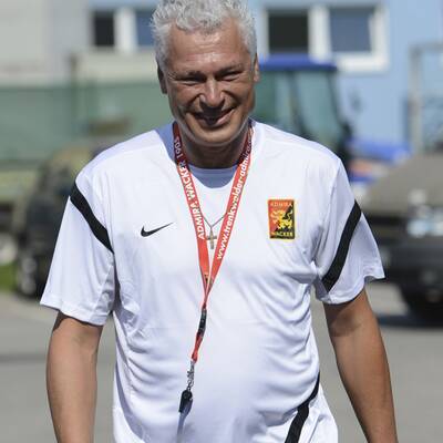 Hier leitet Polster sein 1. Admira-Training