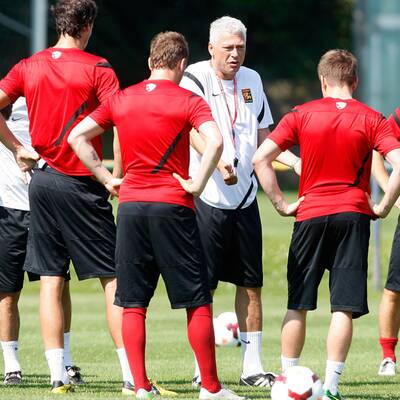 Hier leitet Polster sein 1. Admira-Training