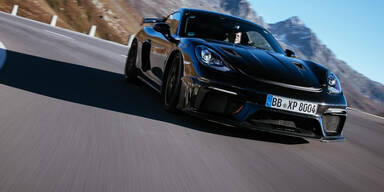 Neuer Cayman GT4 RS "fliegt" durch die "Grüne Hölle"