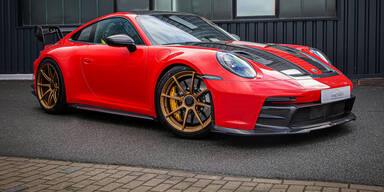 Getunter 911 GT3 mit Sportauspuff aus Gold