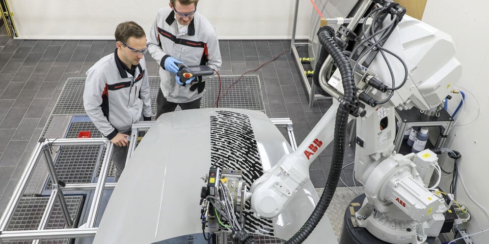 Porsche revolutioniert Karosserie-Lackierung