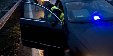 Porsche-Raser fuhr mit Blaulicht