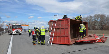 A2: Mega-Stau nach Lkw-Crash 