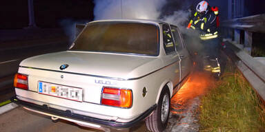 Brennender Oldtimer sorgt für Großeinsatz auf A2