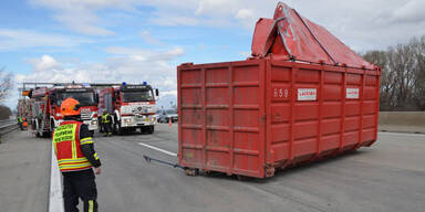 A2: Mega-Stau nach Lkw-Crash 