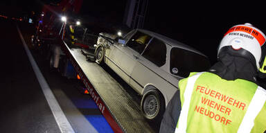 Brennender Oldtimer sorgt für Großeinsatz auf A2