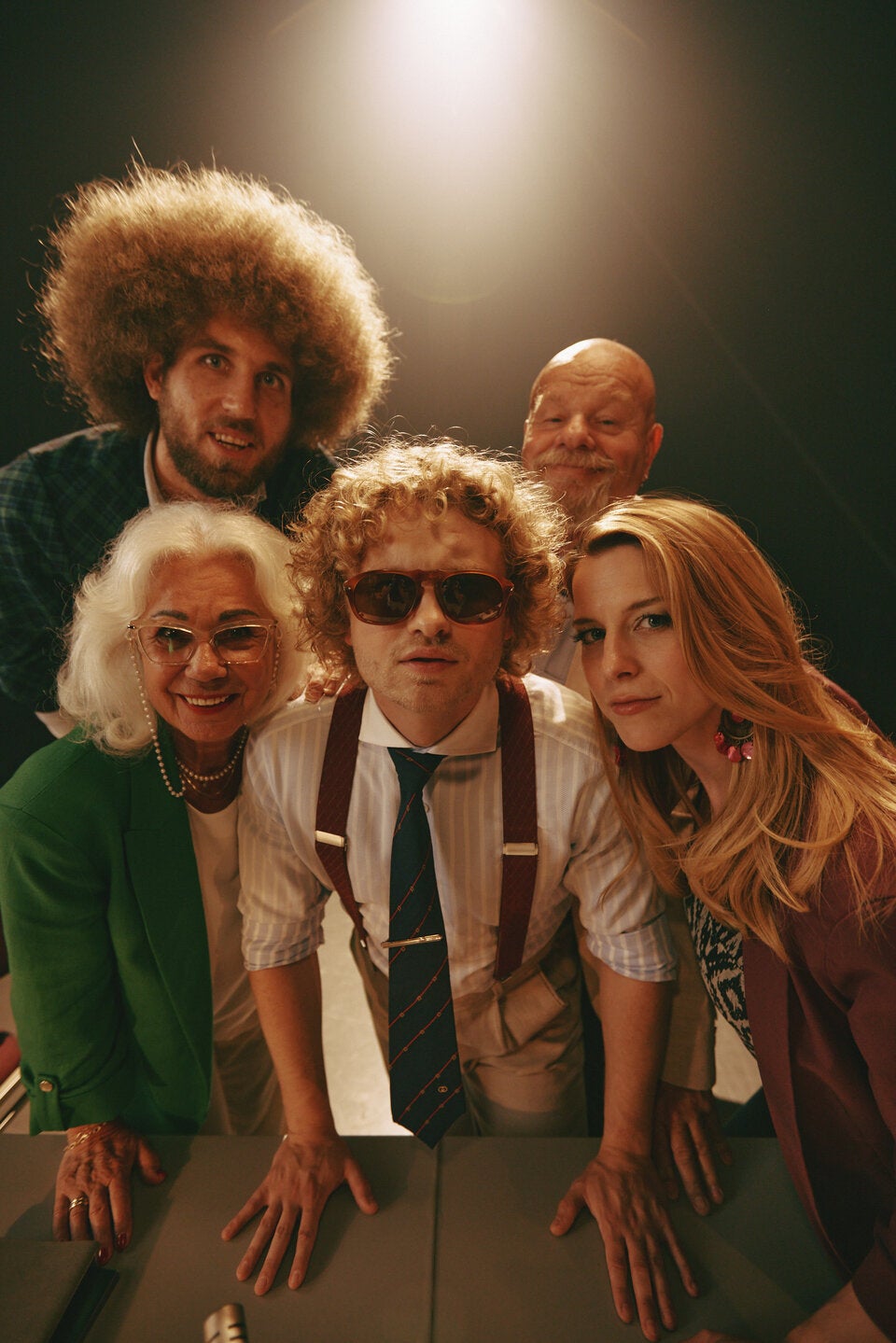 Dr. Bohl macht Musik und Cathi Malek tanzt weiterhin an seiner Seite. 