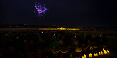 Konzert-Spektakel mit hunderten Drohnen und 20.000 Kerzen
