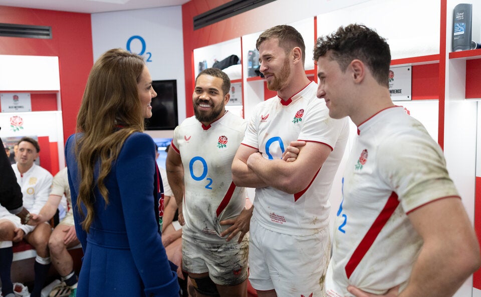 1. Auftritt: Prinzessin Kate lacht die Andrew-Krise weg