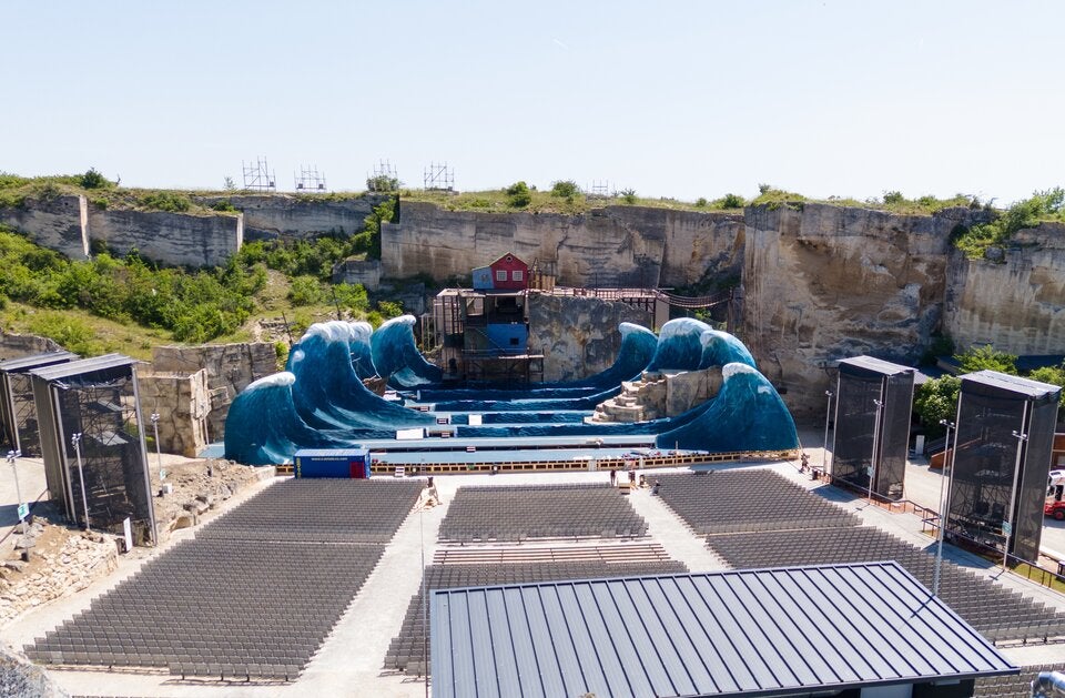 Das Bühnenbild verspricht actionreiche Unterhaltung.