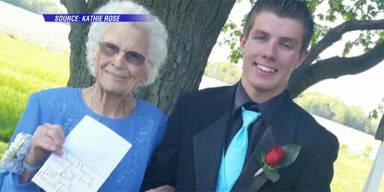 Sch&uuml;ler mit Uroma zum Abschlussball