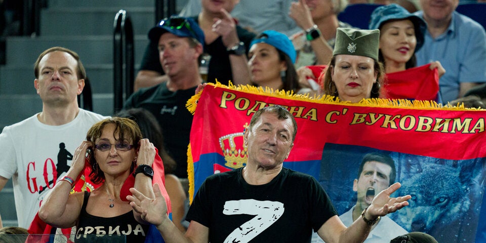 Djokovic-Vater posiert mit Putin-Fans